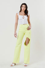 Load image into Gallery viewer, DISTRESSED WIDE CUT STRAIGHT LEG JEANS