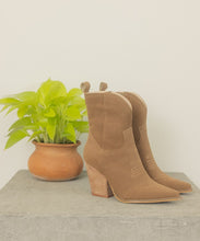 Load image into Gallery viewer, OASIS SOCIETY Ariella Western Short Boots