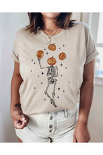 Load image into Gallery viewer, JUGGLING PUMPKIN GRAPHIC TEE / T SHIRT