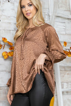 Load image into Gallery viewer, Leopard Long Sleeve Keyhole Top