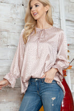 Load image into Gallery viewer, Leopard Long Sleeve Keyhole Top