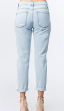 Load image into Gallery viewer, Maddison Boyfriend Jeans Light Wash