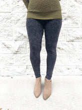 Load image into Gallery viewer, Acid Wash Leggings Curvy